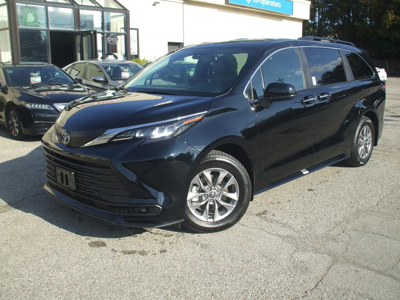 Used 2025 Toyota Sienna XLE,Hybird,8 Passengers,2 keys,Certified,Leather for sale in Kitchener, ON