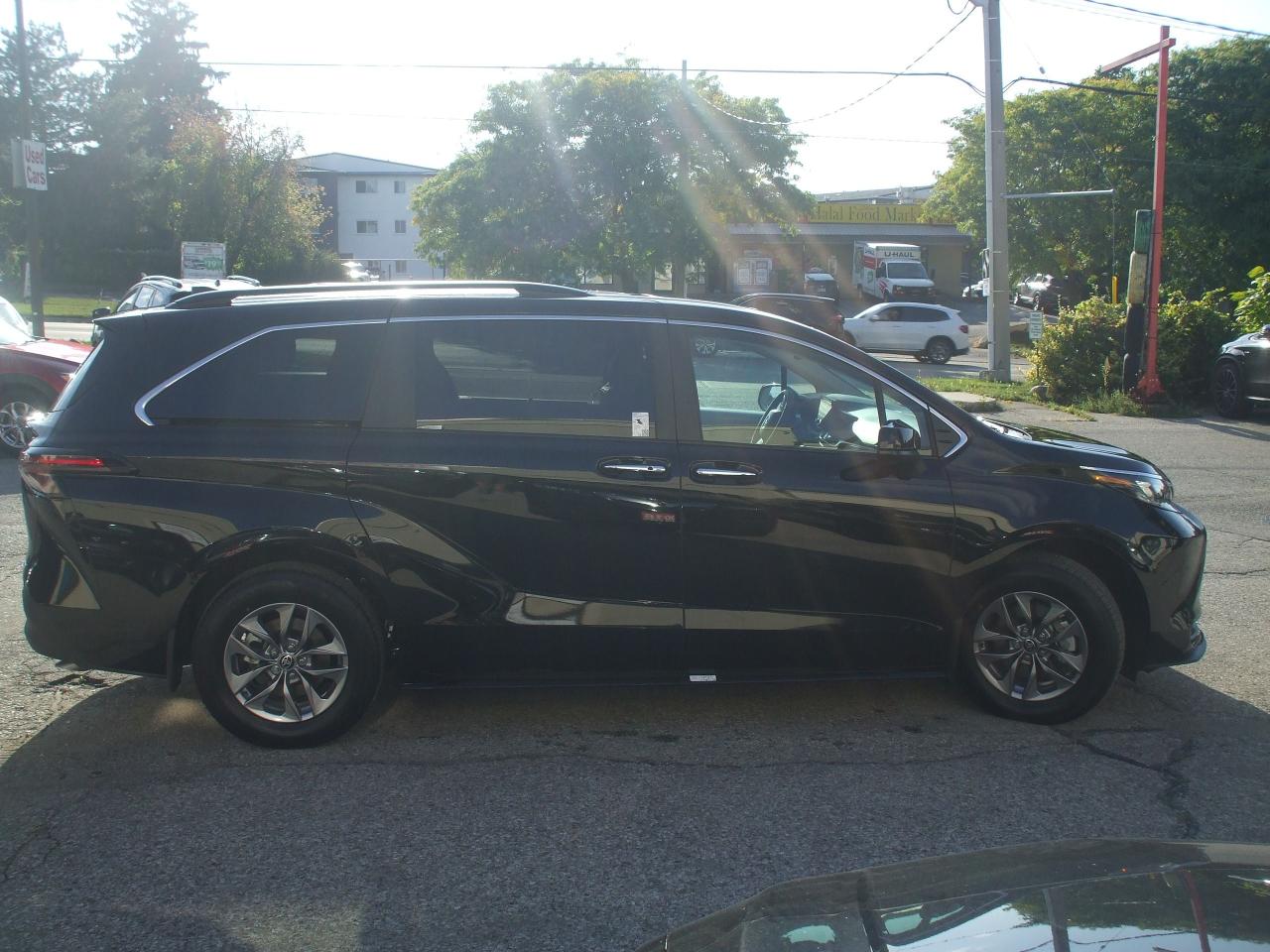 2025 Toyota Sienna XLE,Hybird,8 Passengers,2 keys,Certified,Leather - Photo #6