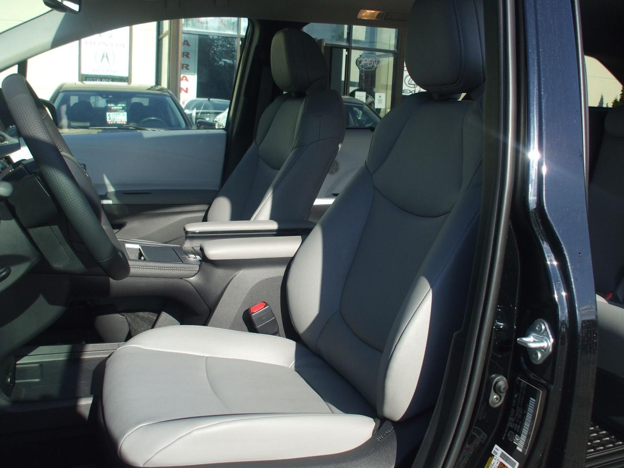 2025 Toyota Sienna XLE,Hybird,8 Passengers,2 keys,Certified,Leather - Photo #10