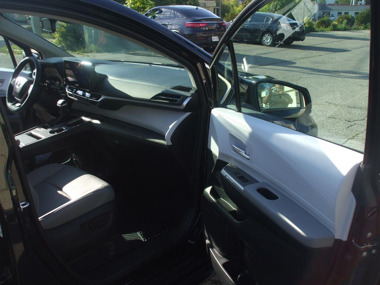 2025 Toyota Sienna XLE,Hybird,8 Passengers,2 keys,Certified,Leather - Photo #13