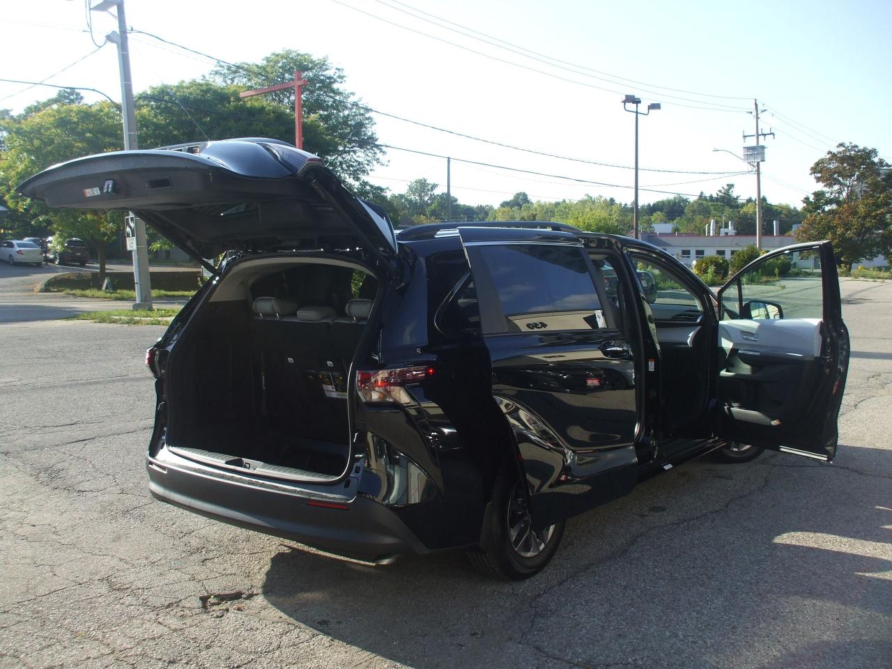 2025 Toyota Sienna XLE,Hybird,8 Passengers,2 keys,Certified,Leather - Photo #20