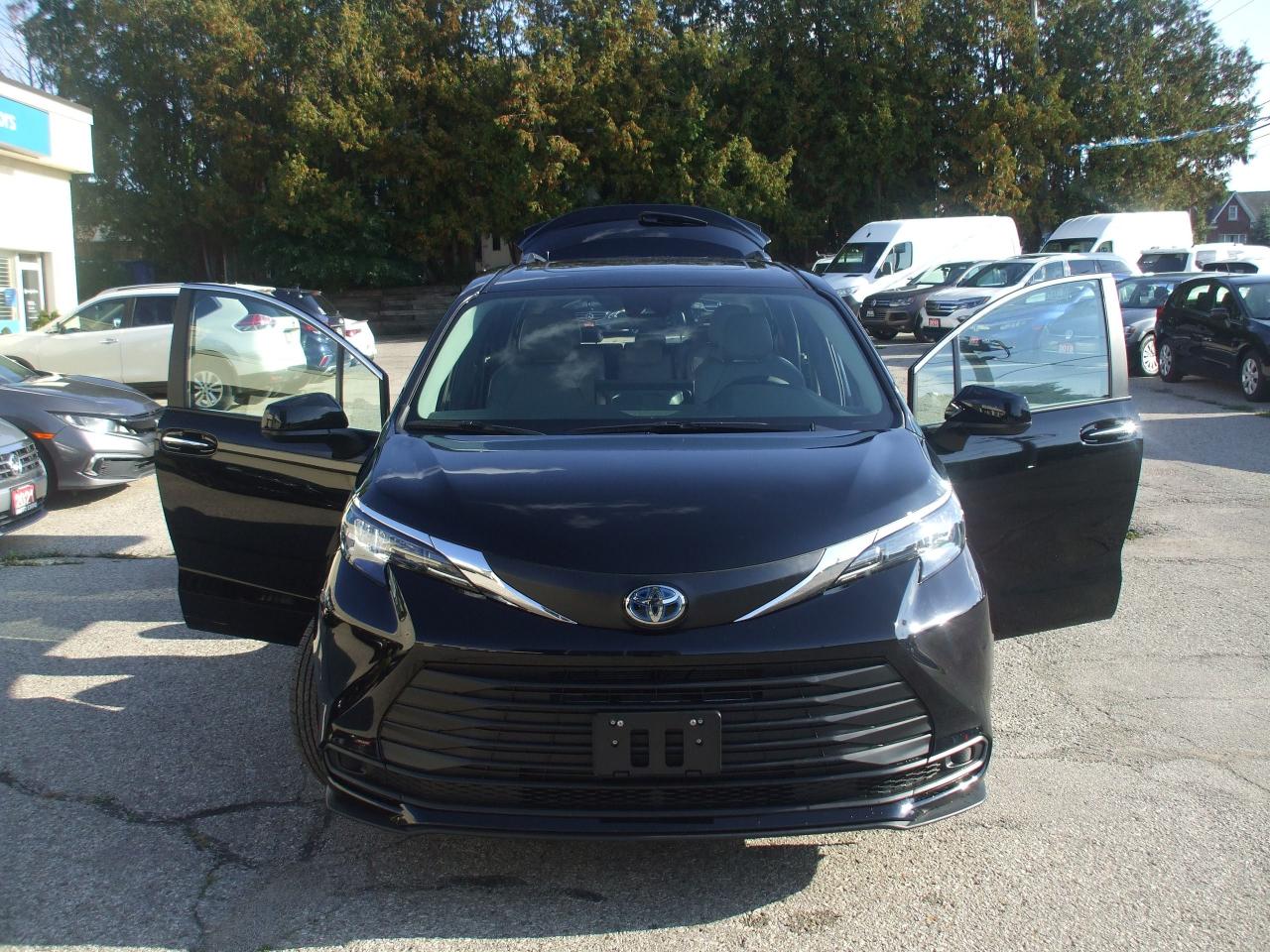 2025 Toyota Sienna XLE,Hybird,8 Passengers,2 keys,Certified,Leather - Photo #23