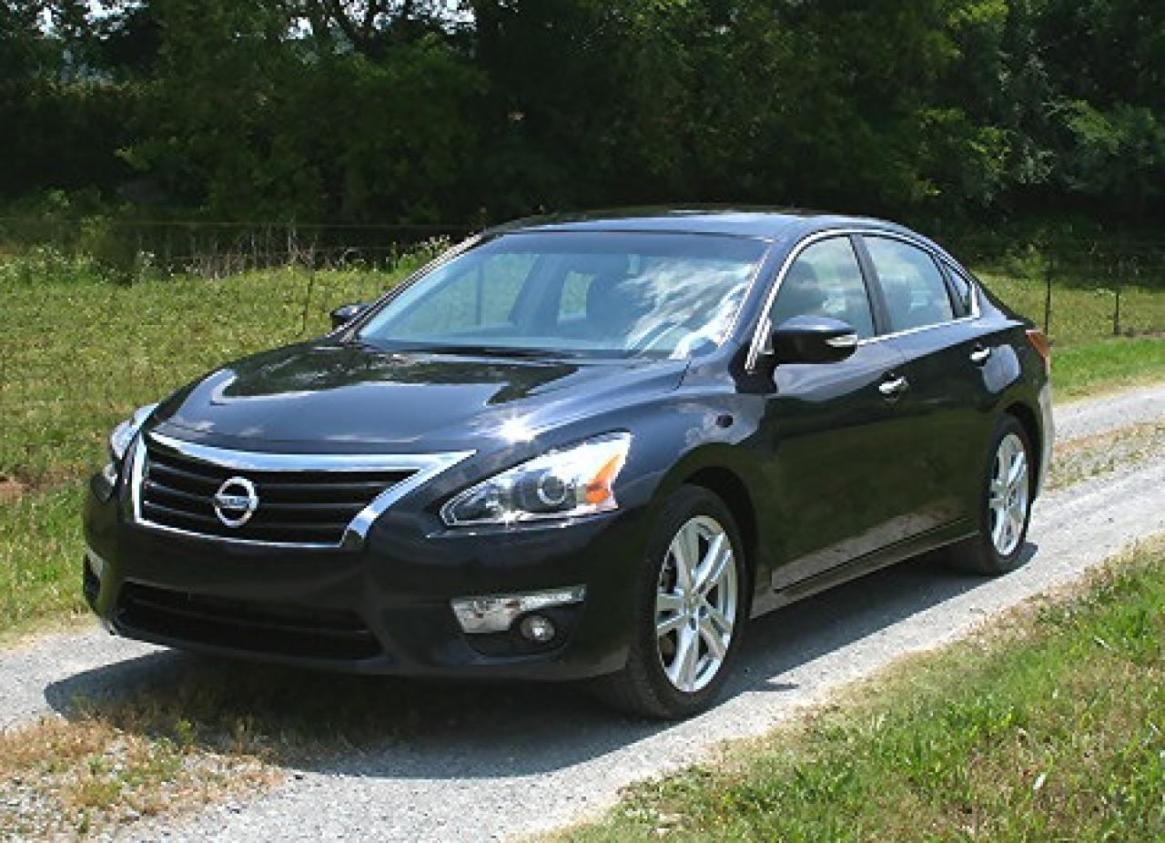 Used 2013 Nissan Altima SL/ LOADED/ NAVI /REAR CAM / LEATHER /ROOF / MINT for sale in Scarborough, ON