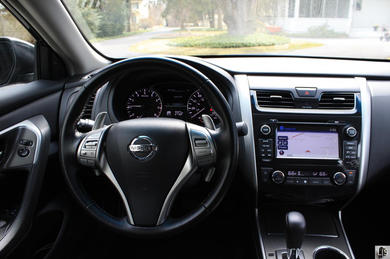 2013 Nissan Altima SL/ LOADED/ NAVI /REAR CAM / LEATHER /ROOF / MINT - Photo #2