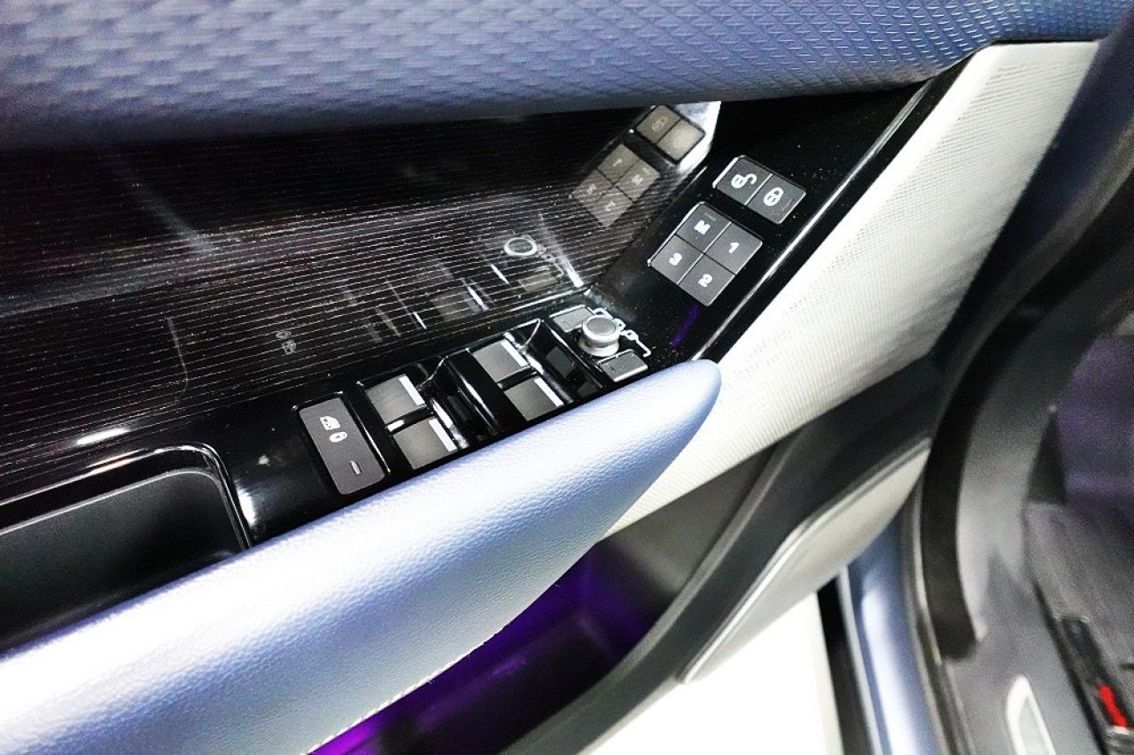 2019 Land Rover Range Rover Velar R-Dynamic.P 300,NO ACCIDENT ,DEALER MAINTAIN - Photo #14