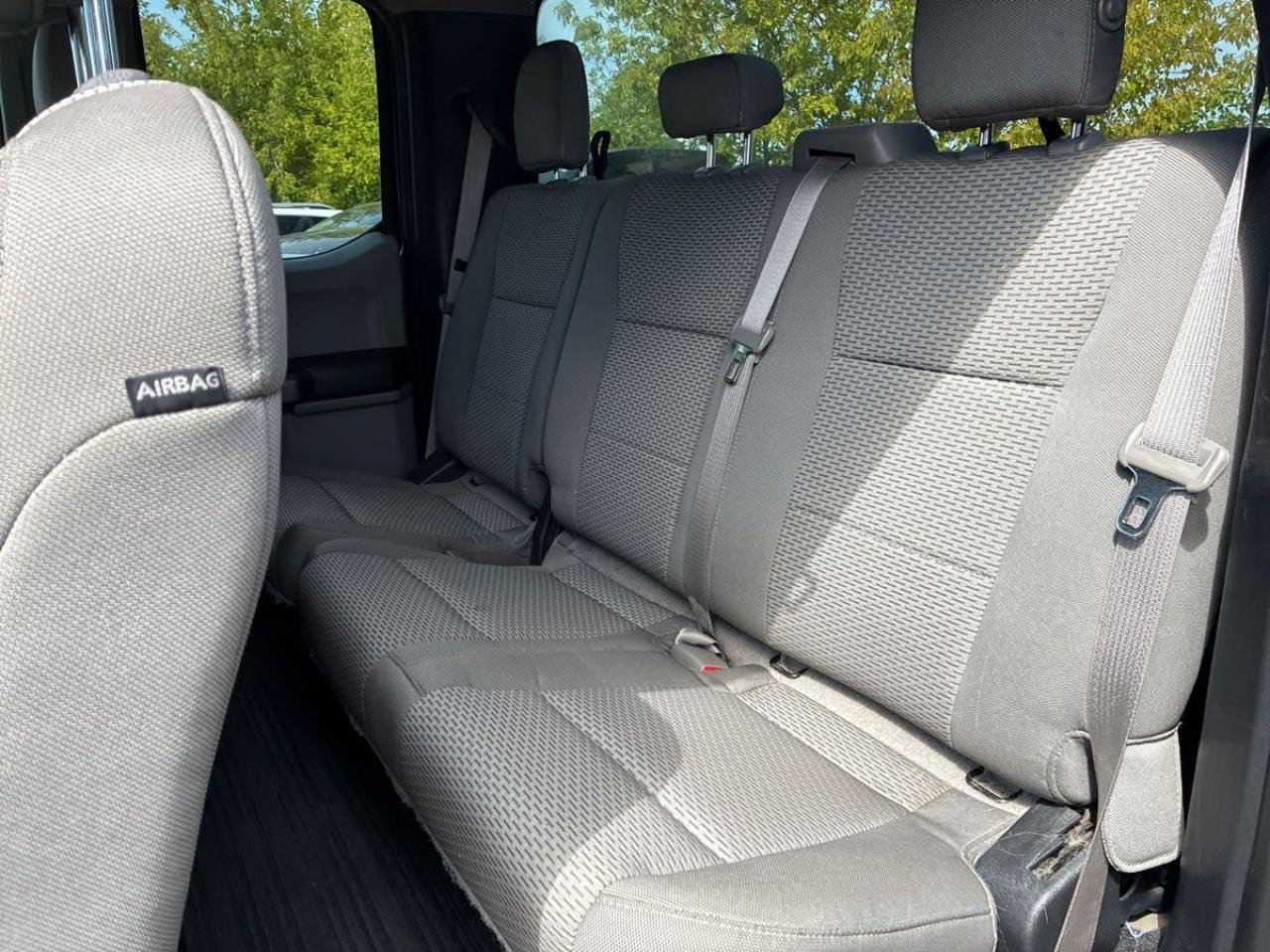 2016 Ford F-150 XLT/ V8/ WELL MAINTAINED / A/C / NEW TIRES / CLEAN - Photo #4