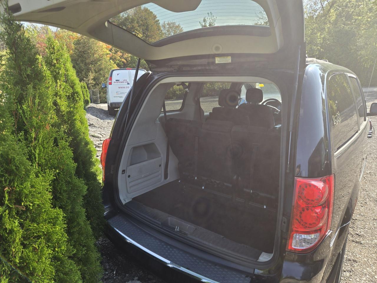 2011 Dodge Grand Caravan SXT - Photo #9