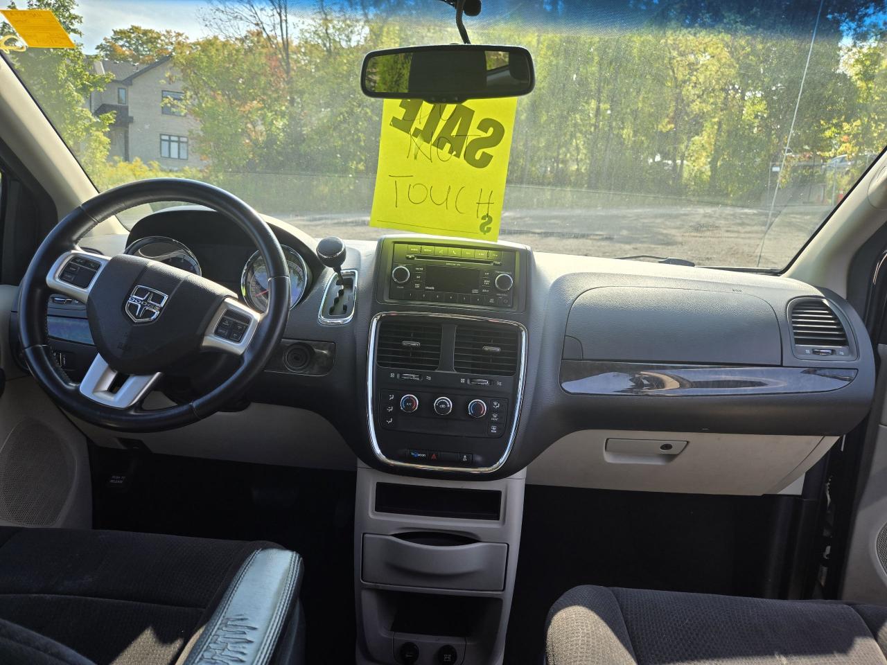 2011 Dodge Grand Caravan SXT Photo2