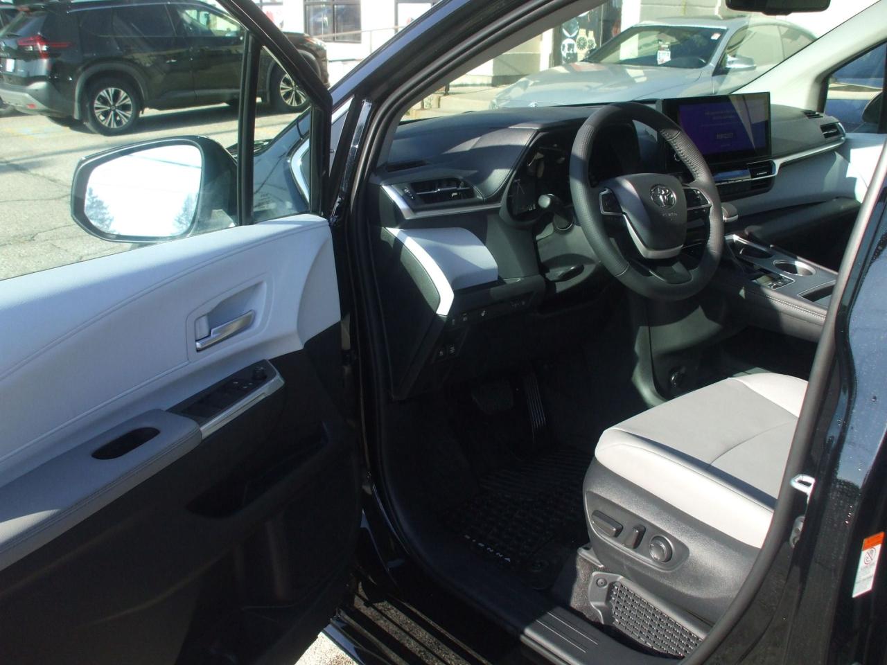2025 Toyota Sienna XLE,Hybird,8 Passengers,2 keys,Certified,Leather