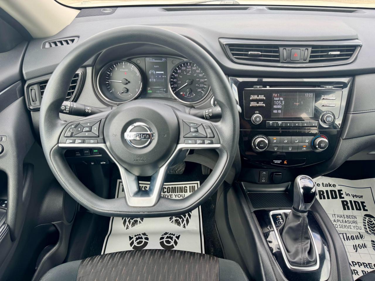 2017 Nissan Rogue AWD 4dr SV Photo3