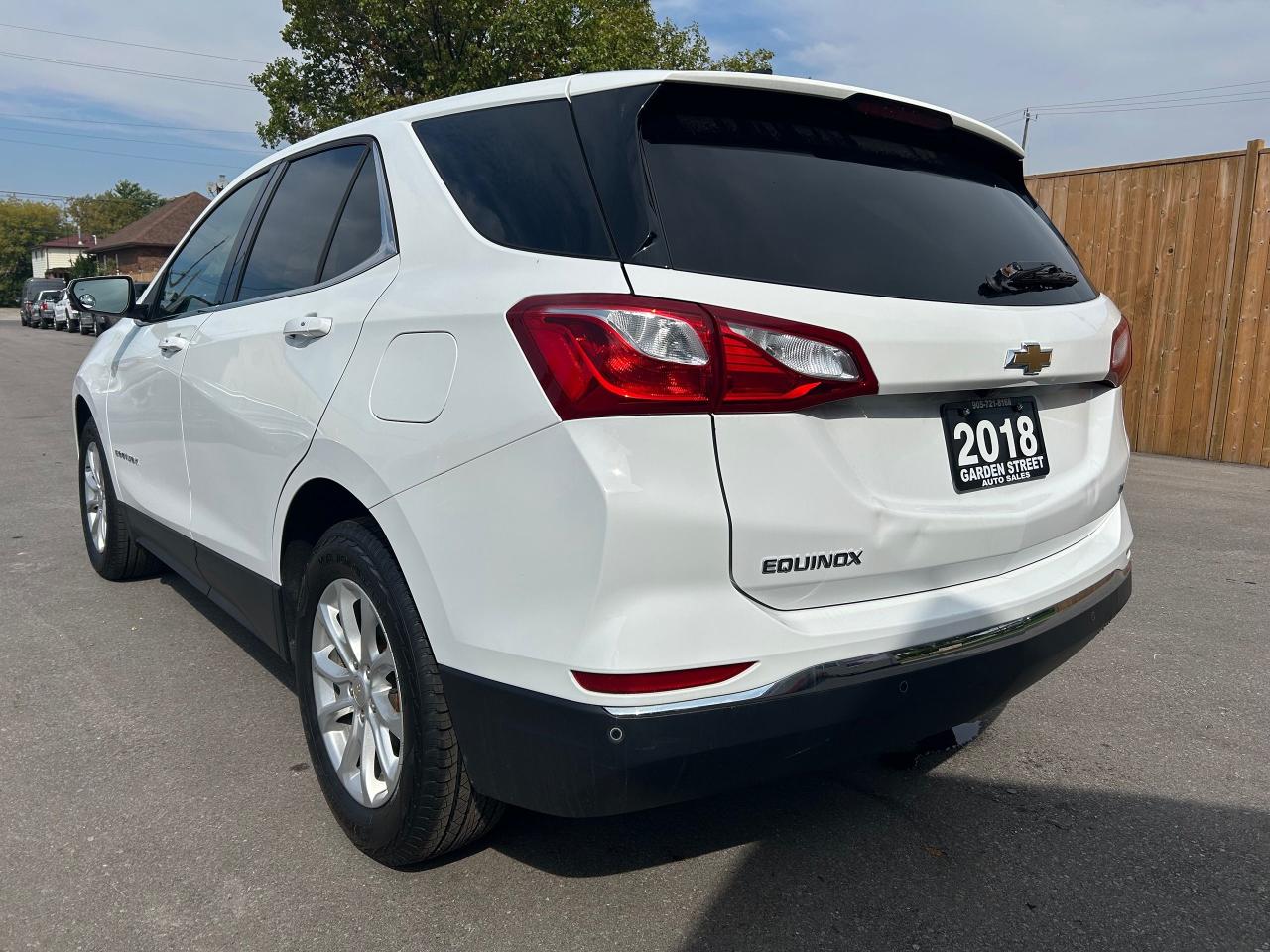 2018 Chevrolet Equinox LT Photo2
