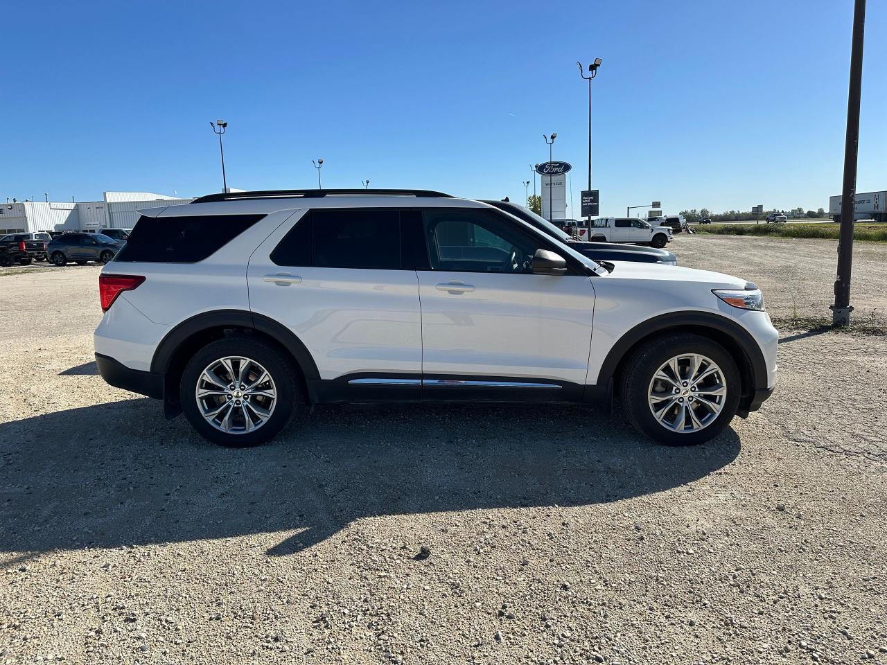 2020 Ford Explorer XLT Photo3