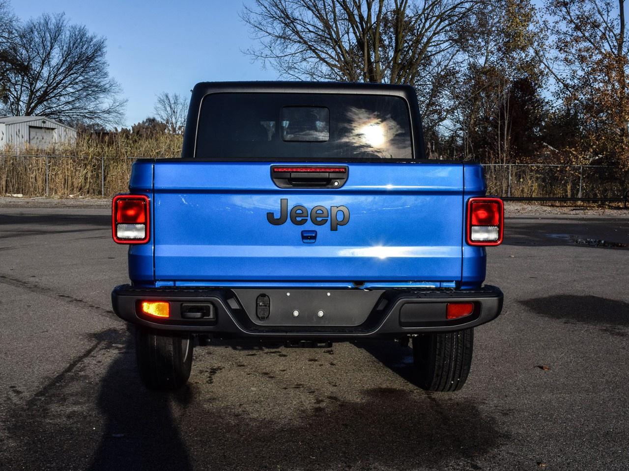 2026 Jeep Gladiator  Photo2