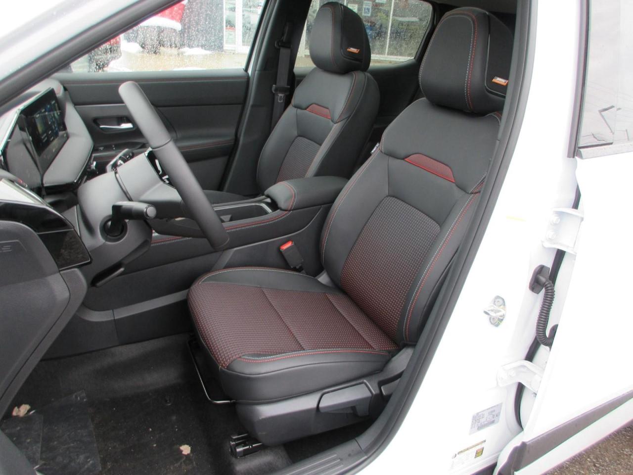 2026 Nissan Kicks SR Photo