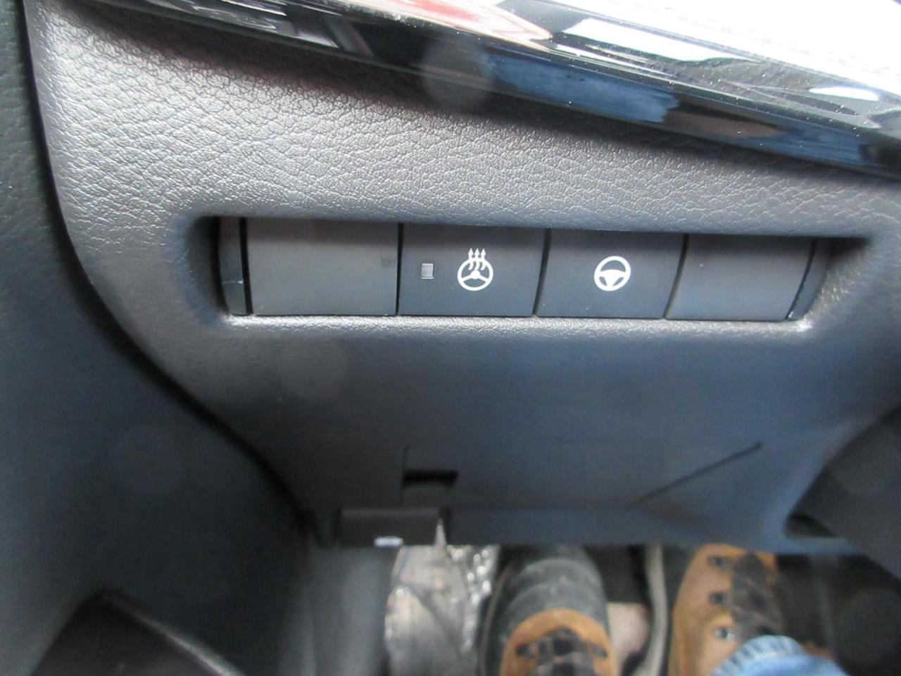 2026 Nissan Kicks SR Photo