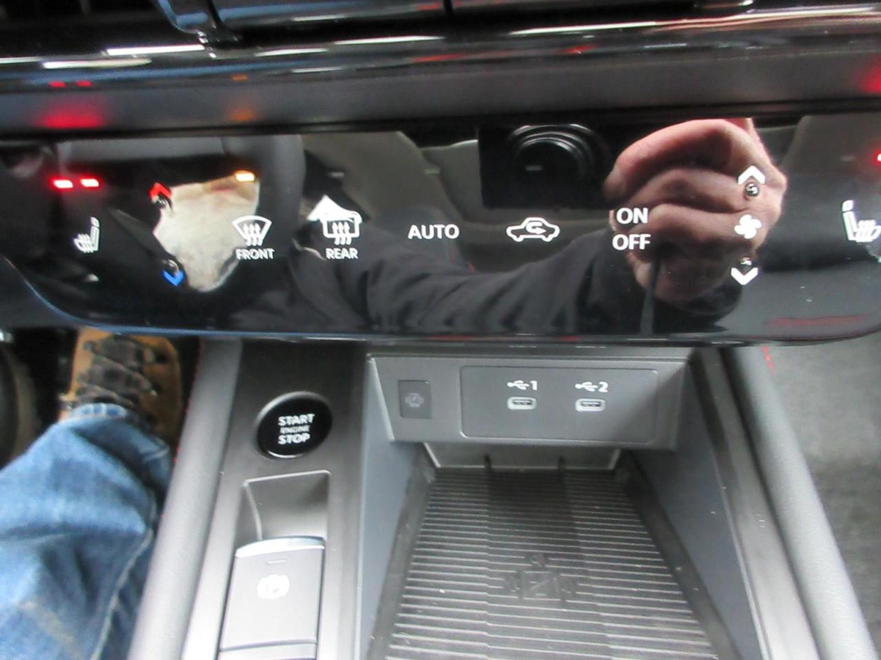 2026 Nissan Kicks SR Photo