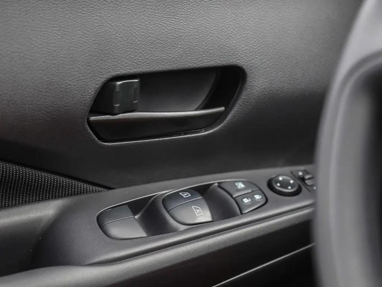 2025 Nissan Kicks Play S Photo