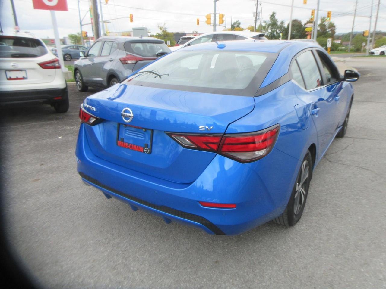 2022 Nissan Sentra SV Photo4