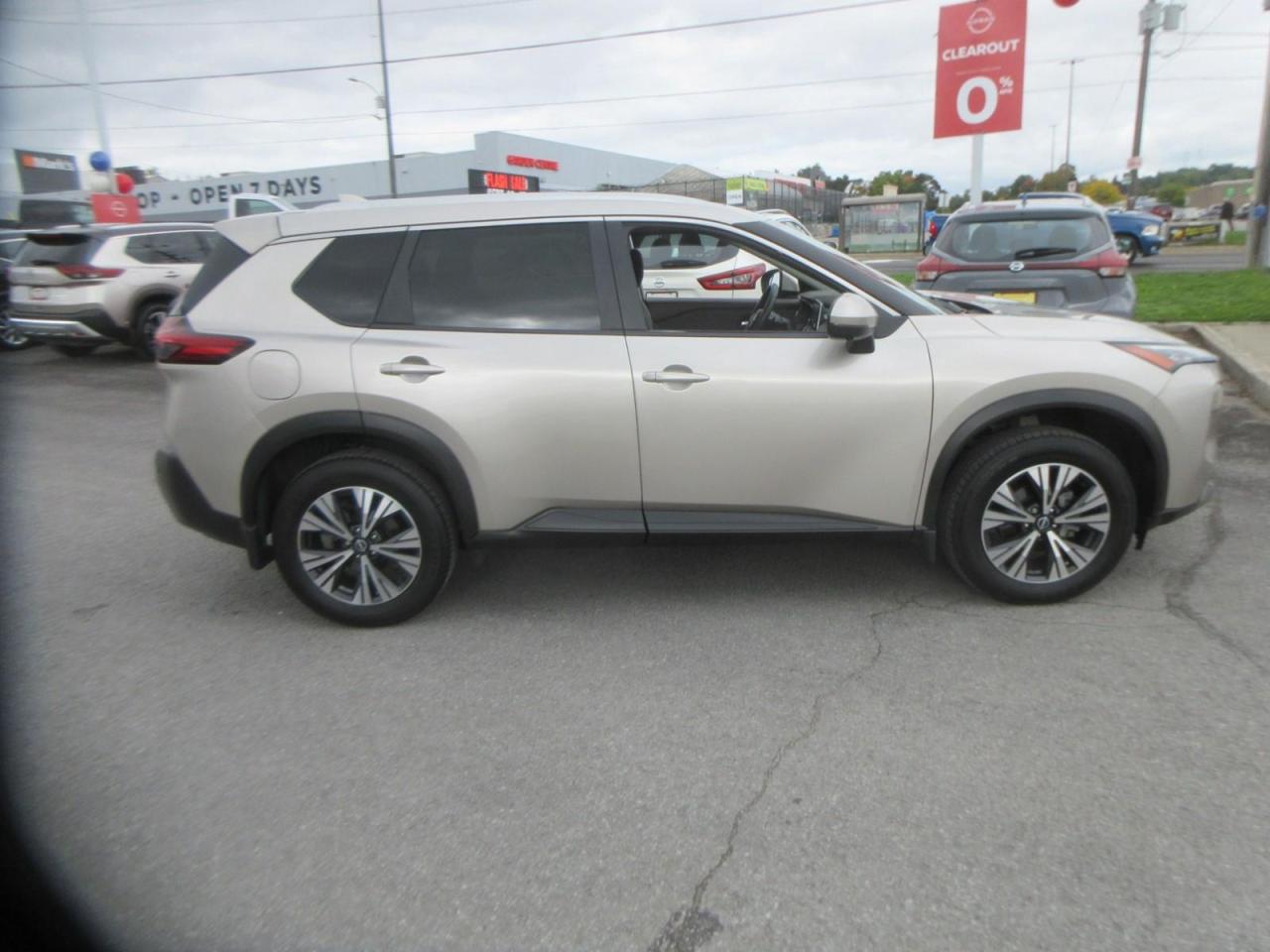 2023 Nissan Rogue SV MOONROOF Photo