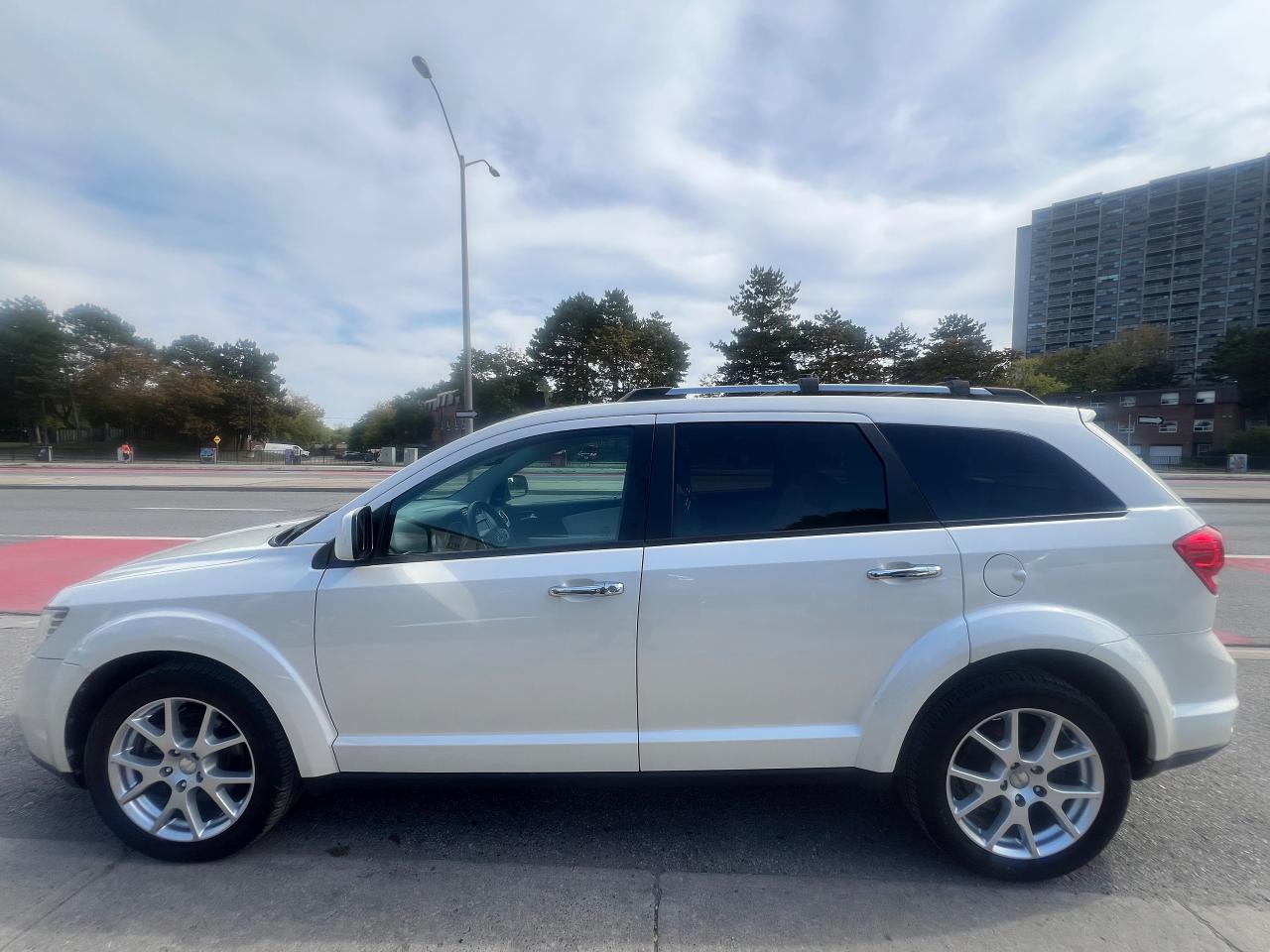 2017 Dodge Journey GT PKG-LEATHER-NAV-BACK CAM- SUNROOF &MORE - Photo #4