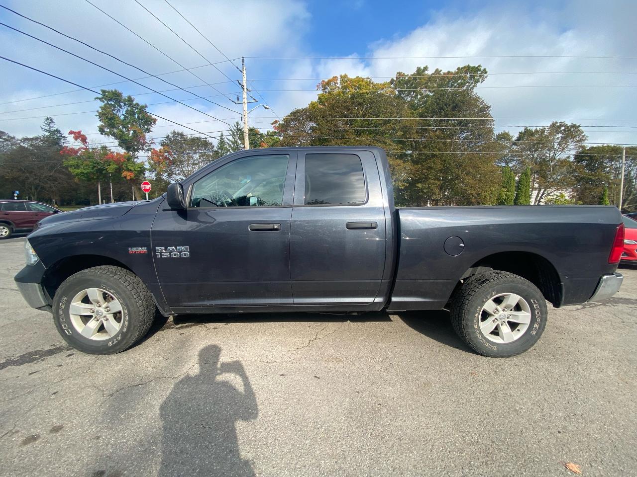 2015 RAM 1500 4WD QUAD CAB 140.5" ST - Photo #4