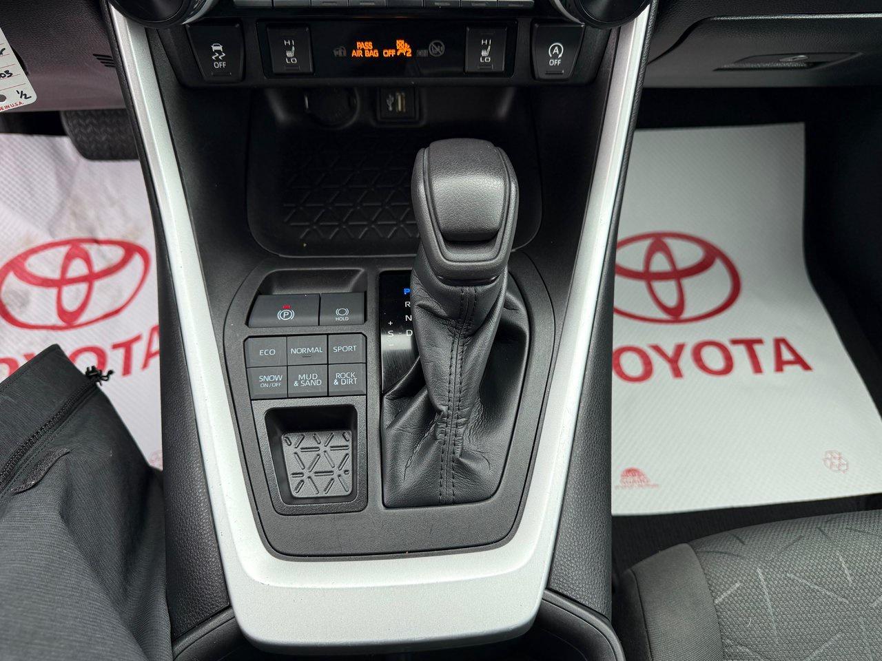 2023 Toyota RAV4 LE Photo