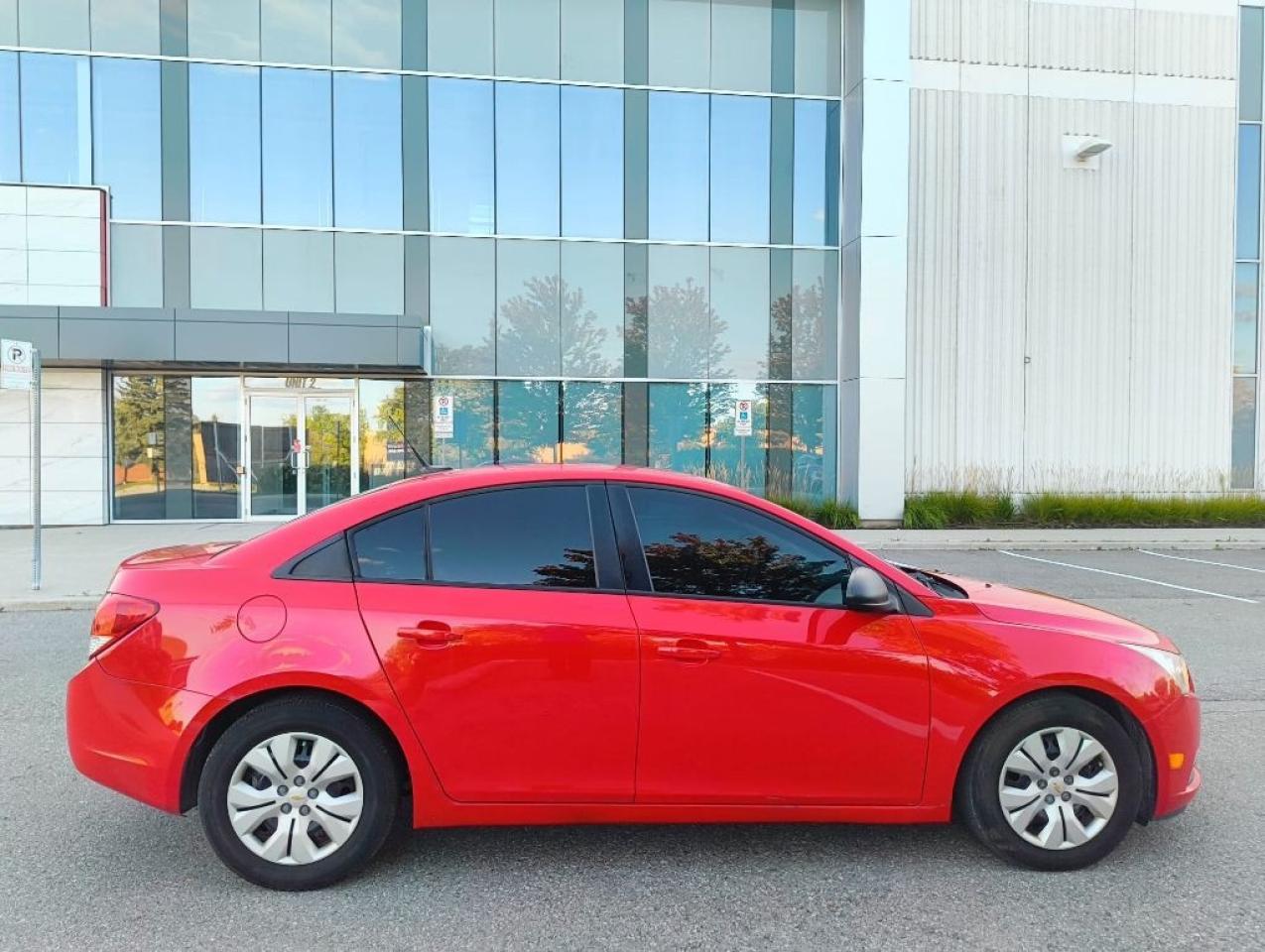 2014 Chevrolet Cruze 4dr Sedan 2LS Photo4