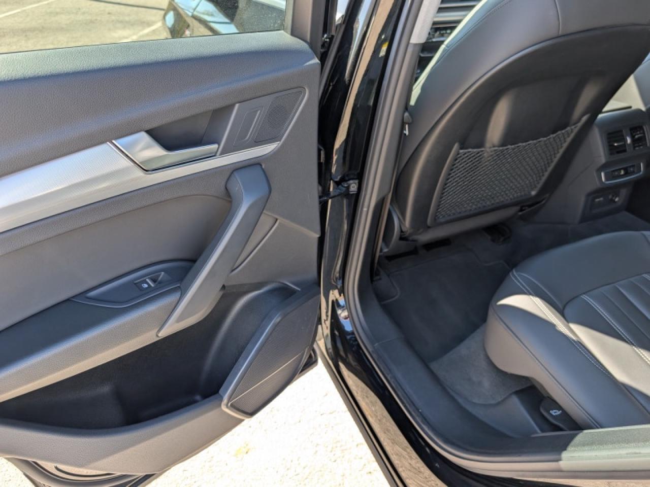 2024 Audi Q5 45 Progressiv S-Line  **S LINE - VERY CLEAN** Photo