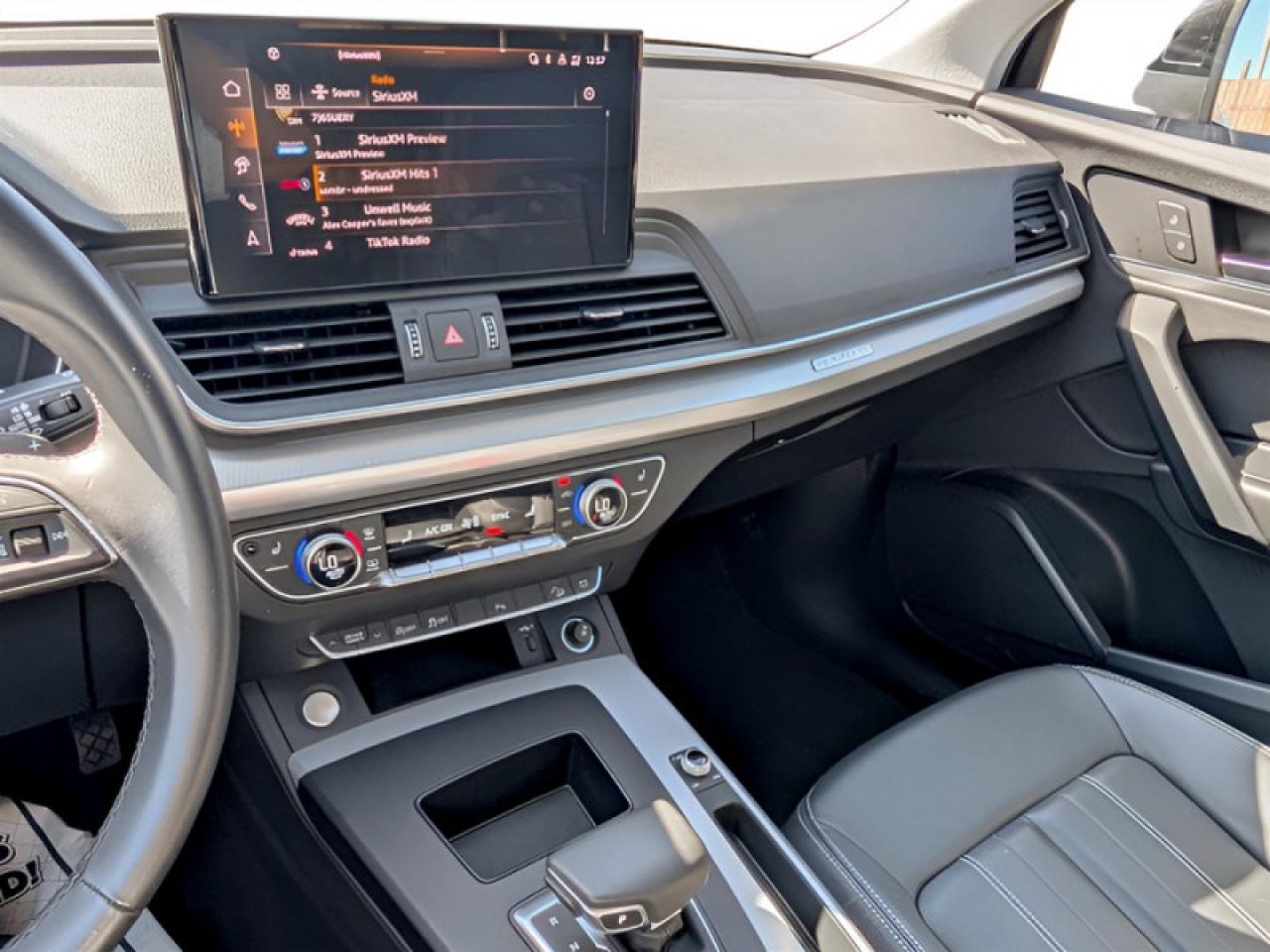 2024 Audi Q5 45 Progressiv S-Line  **S LINE - VERY CLEAN** Photo