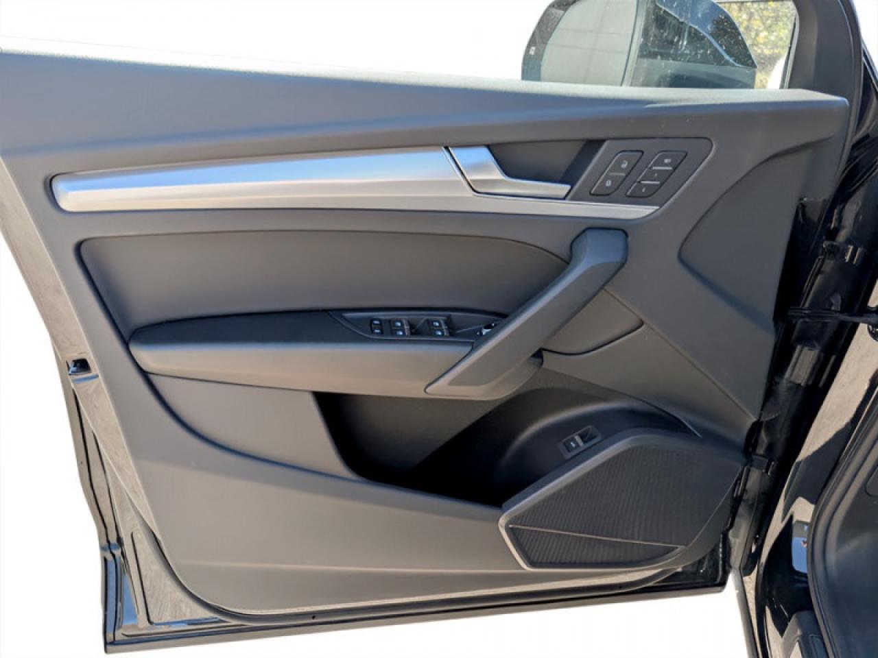 2024 Audi Q5 45 Progressiv S-Line  **S LINE - VERY CLEAN** Photo