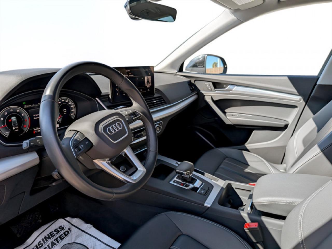 2024 Audi Q5 45 Progressiv S-Line  **S LINE - VERY CLEAN** Photo