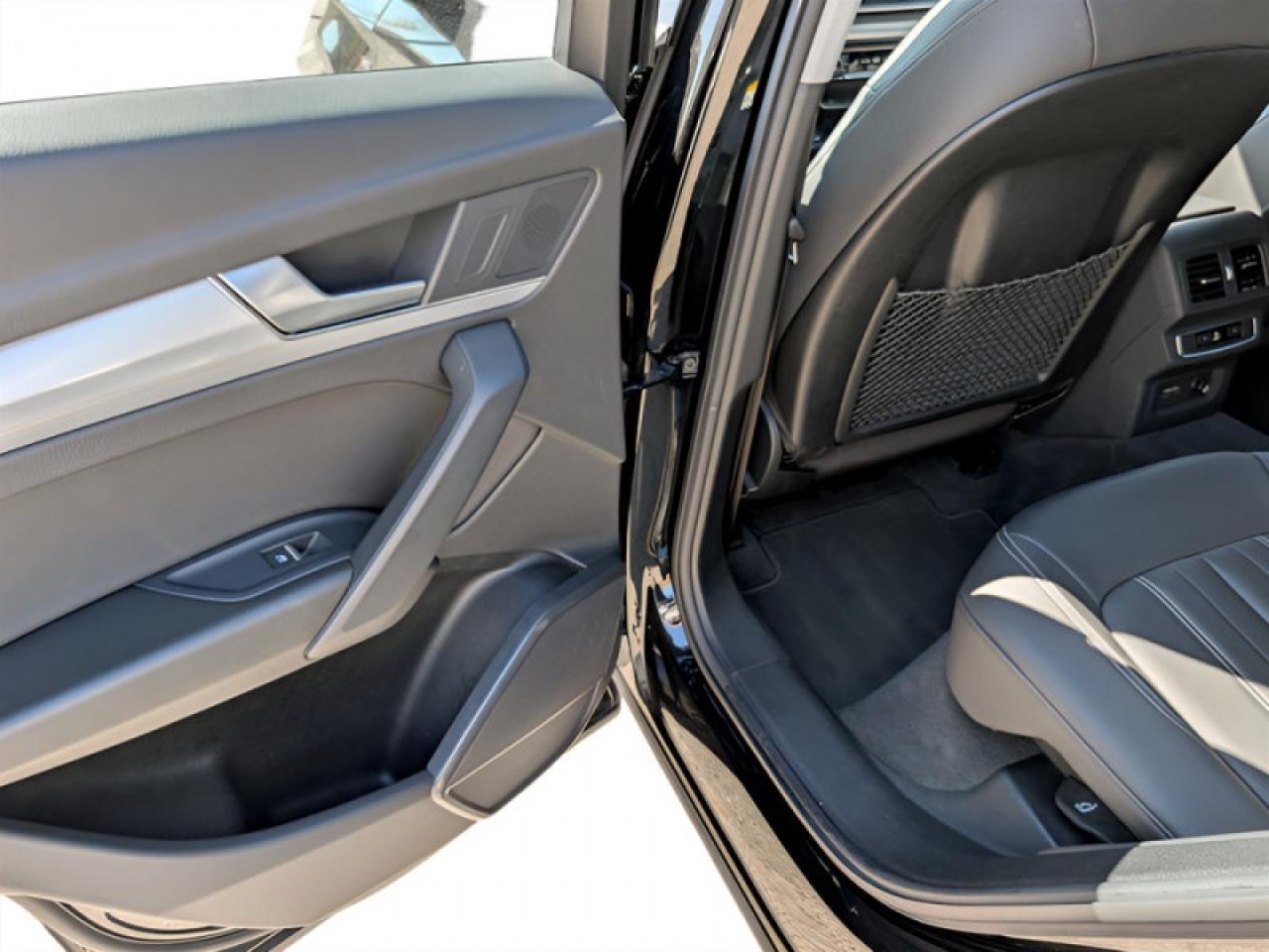 2024 Audi Q5 45 Progressiv S-Line  **S LINE - VERY CLEAN** Photo