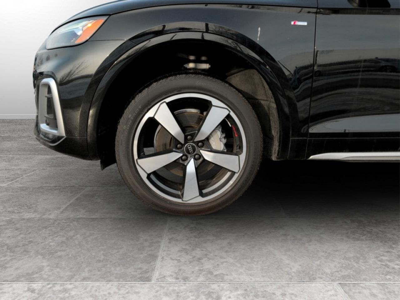 2024 Audi Q5 45 Progressiv S-Line  **S LINE - VERY CLEAN** Photo