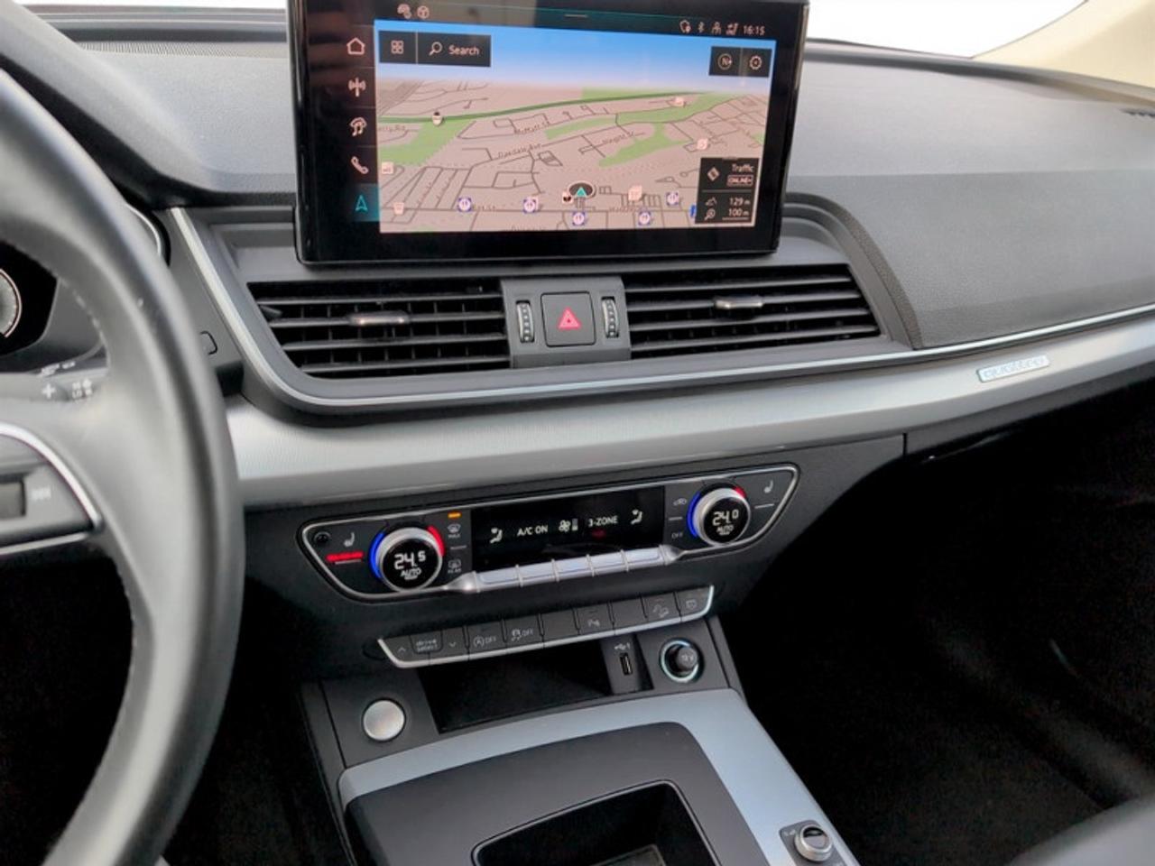 2024 Audi Q5 45 Progressiv S-Line  **S LINE - VERY CLEAN** Photo