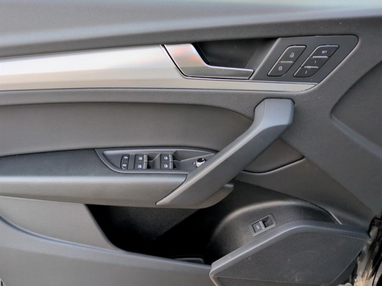 2024 Audi Q5 45 Progressiv S-Line  **S LINE - VERY CLEAN** Photo