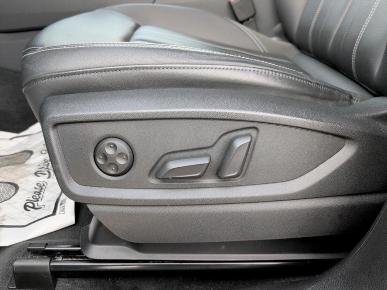 2024 Audi Q5 45 Progressiv S-Line  **S LINE - VERY CLEAN** Photo