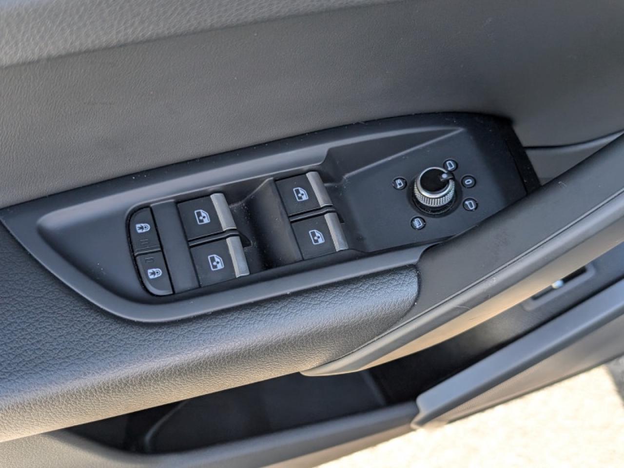 2024 Audi Q5 Komfort 45 TFSI quattro  **HTD SW - PWR GATE** Photo