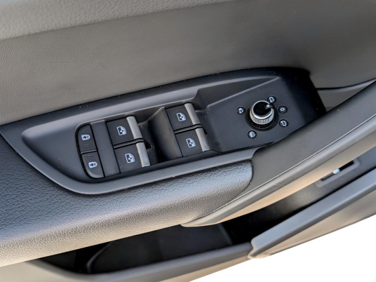 2024 Audi Q5 Komfort 45 TFSI quattro  **HTD SW - PWR GATE** Photo