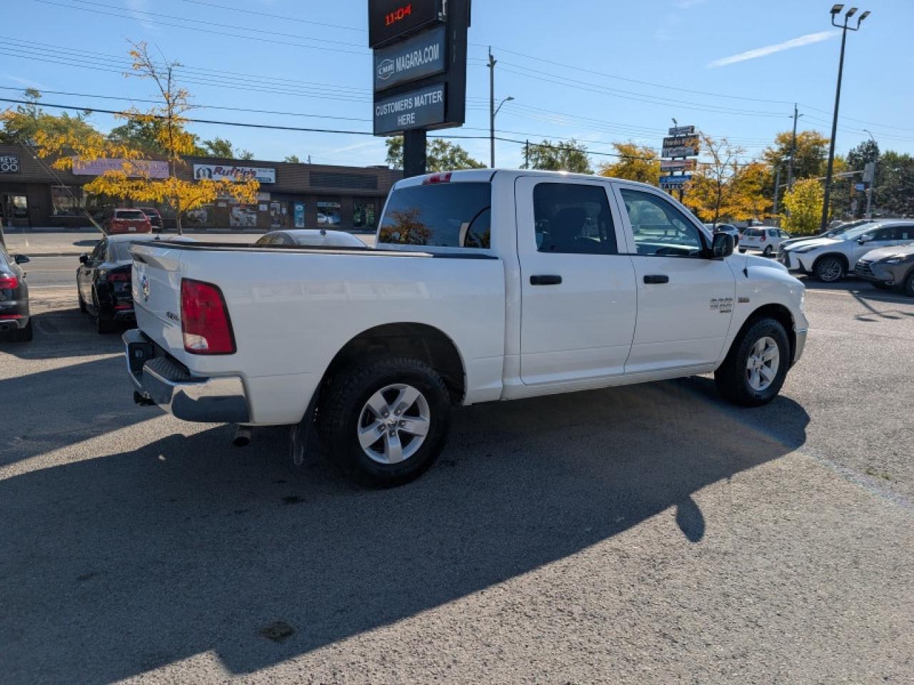 2023 RAM 1500 Classic SLT  **TOW CTRL- 5.7L HEMI** Photo4