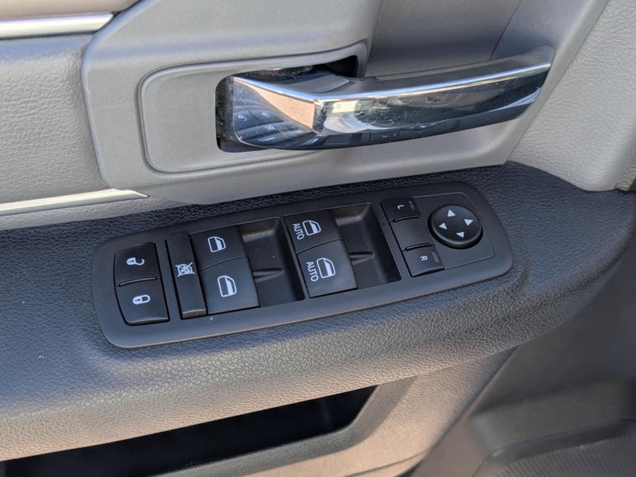 2023 RAM 1500 Classic SLT  **TOW CTRL- 5.7L HEMI** Photo