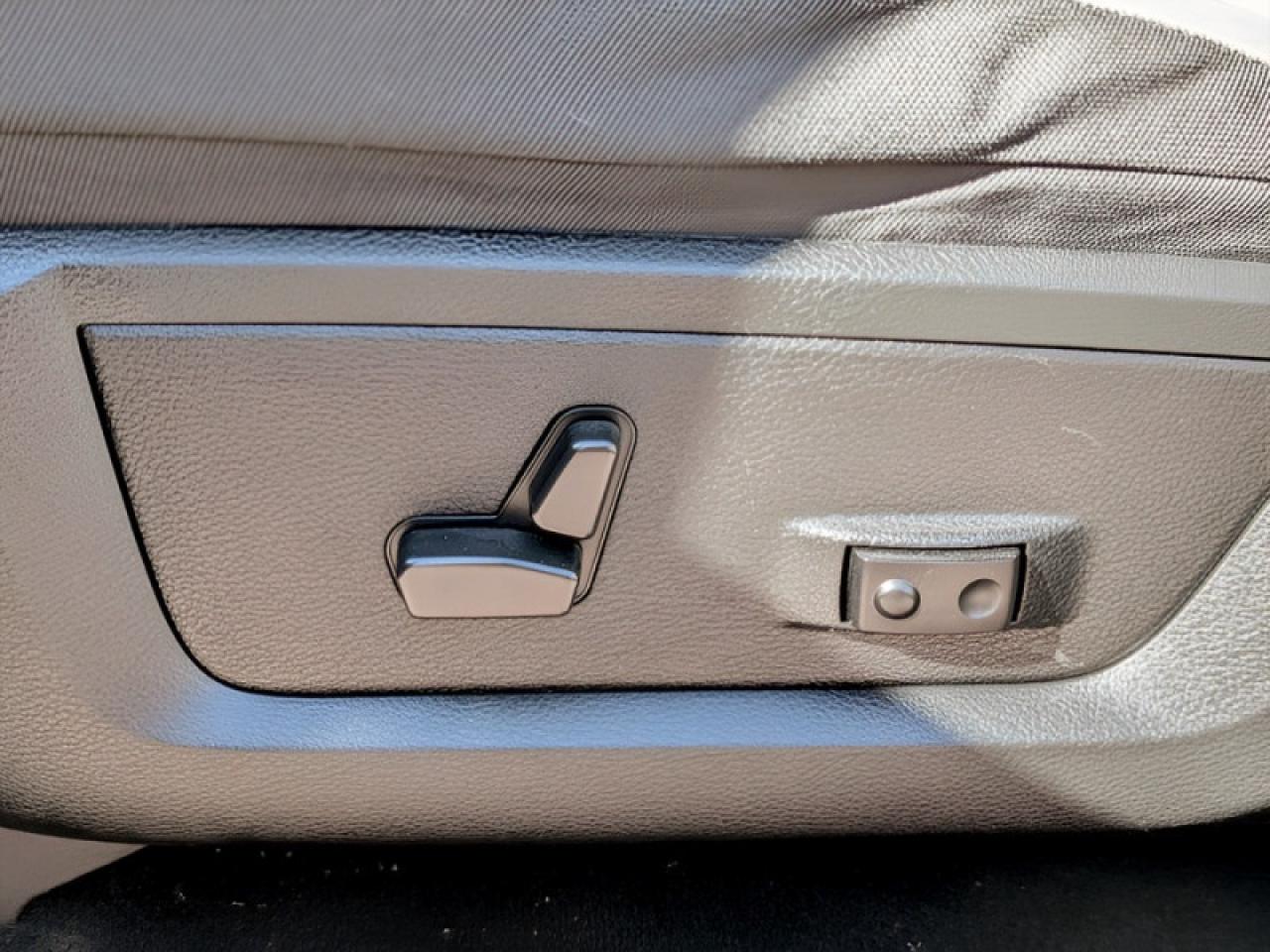 2023 RAM 1500 Classic SLT  **TOW CTRL- 5.7L HEMI** Photo