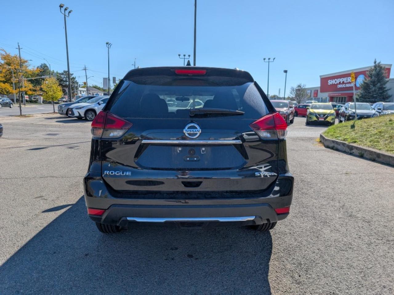 2018 Nissan Rogue SV  **LOW KMS - 17 SERVICE RECORDS** Photo4