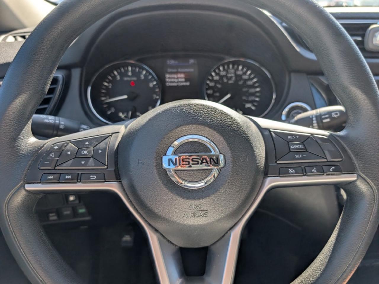 2018 Nissan Rogue SV  **LOW KMS - 17 SERVICE RECORDS** Photo