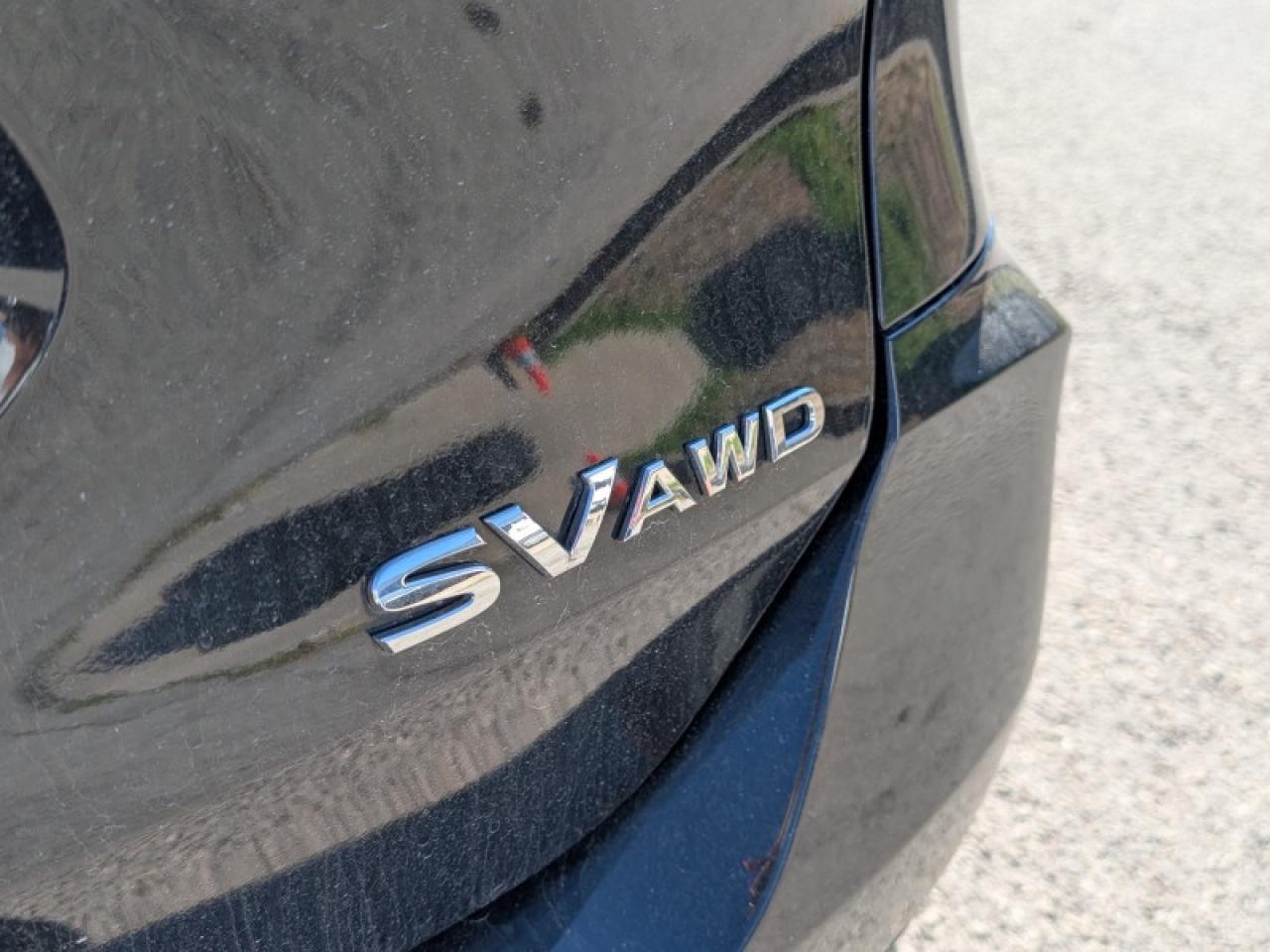 2018 Nissan Rogue SV  **LOW KMS - 17 SERVICE RECORDS** Photo