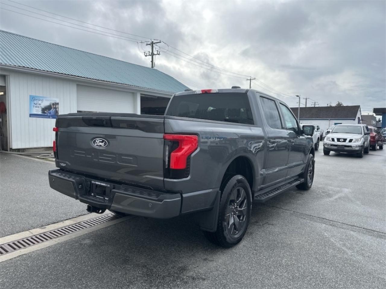2025 Ford F-150 Lightning Flash Photo4