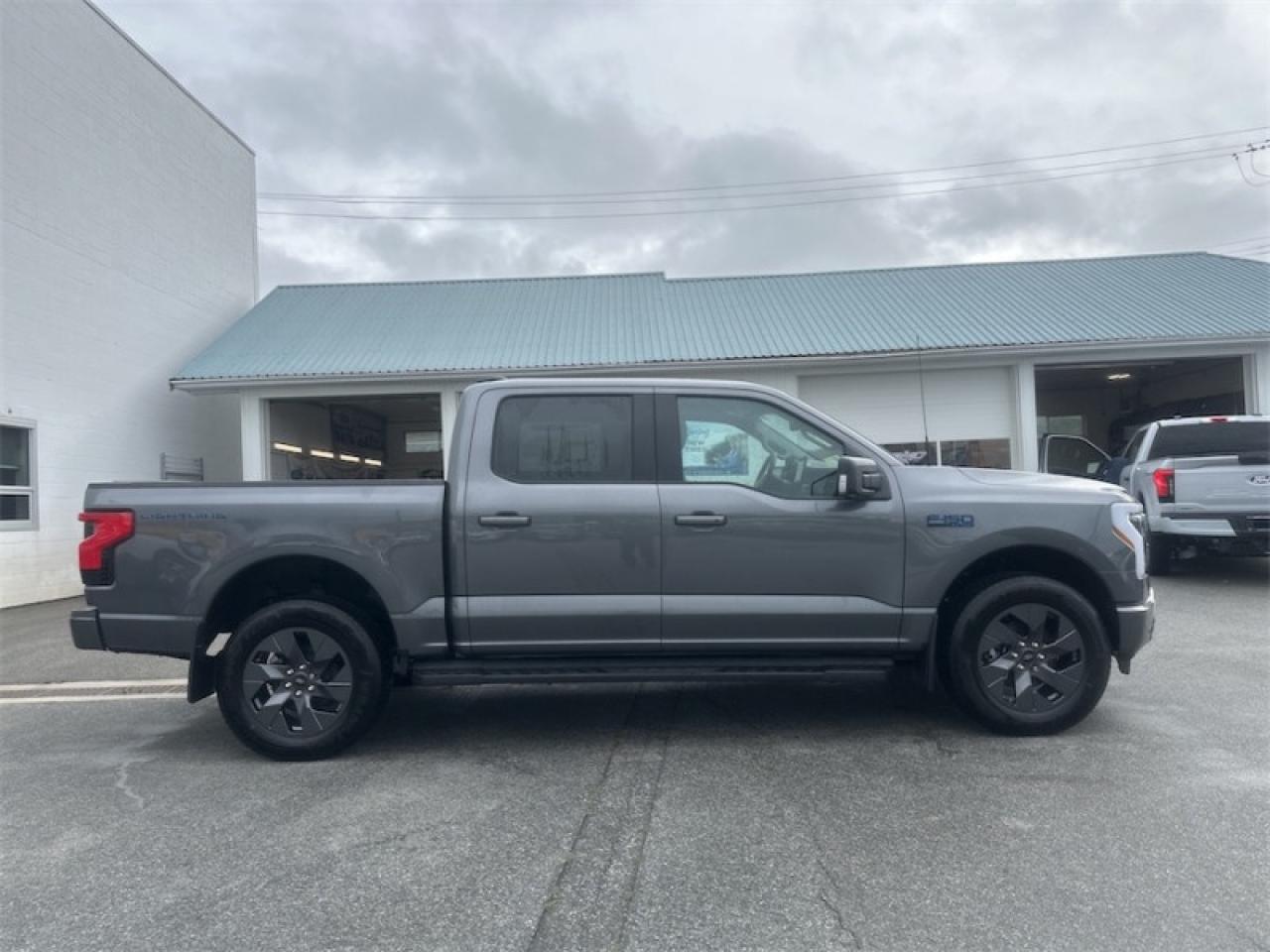 2025 Ford F-150 Lightning Flash Photo5