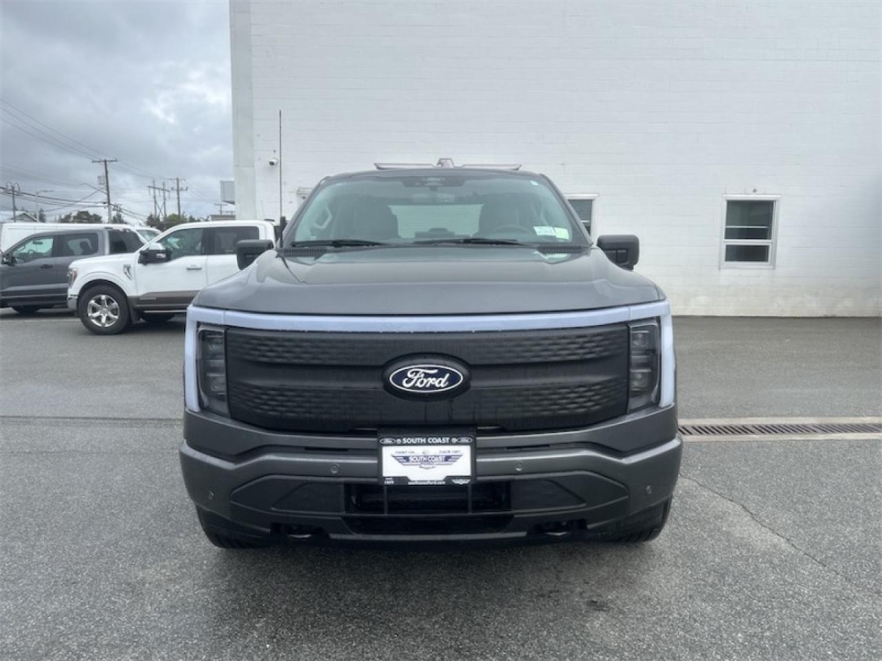 2025 Ford F-150 Lightning Flash Photo5
