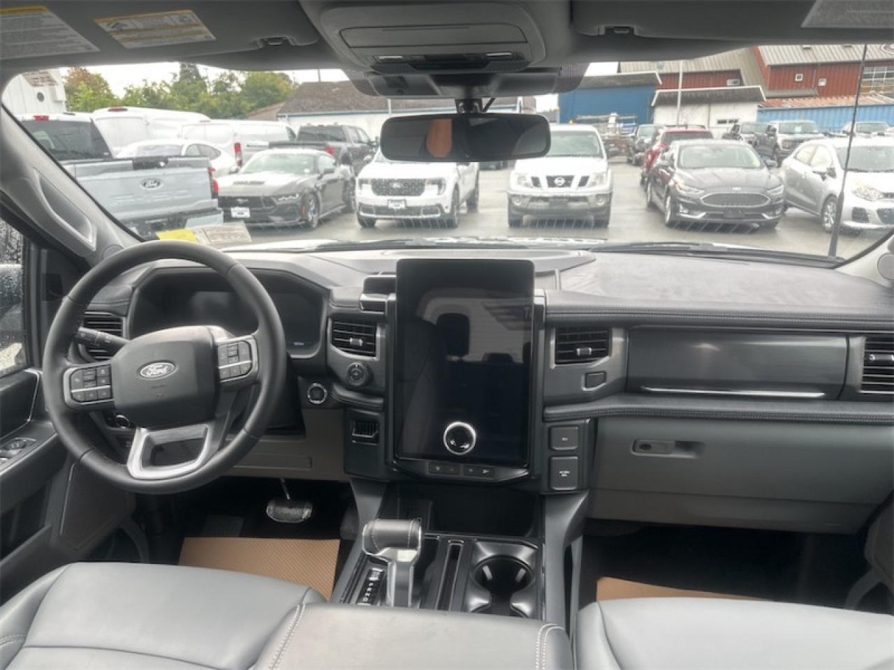 2025 Ford F-150 Lightning Flash Photo5