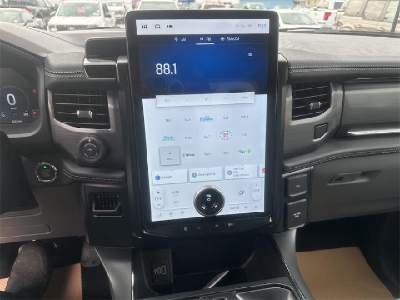 2025 Ford F-150 Lightning Flash Photo5