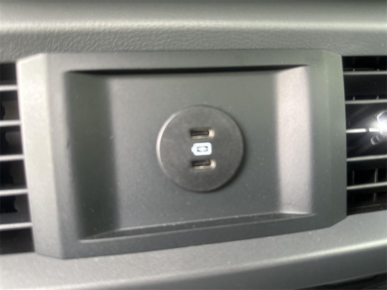 2025 Ford F-150 Lightning Flash Photo5